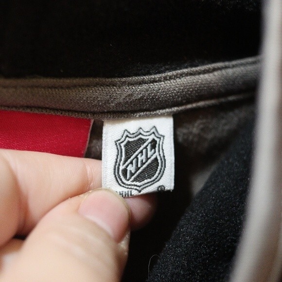 Reebok Chicago Blackhawks Youth Small Pullover Hoodie Face Off Collection - Picture 13 of 14